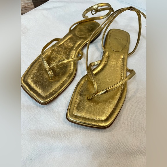 Gold strappy sandal - Picture 2 of 2